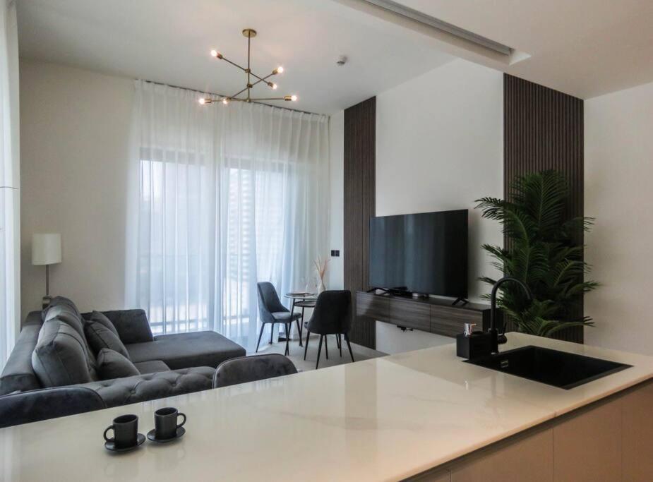 Stylish 2 Bedroom In Binghatti, Business Bay Dubai Dış mekan fotoğraf